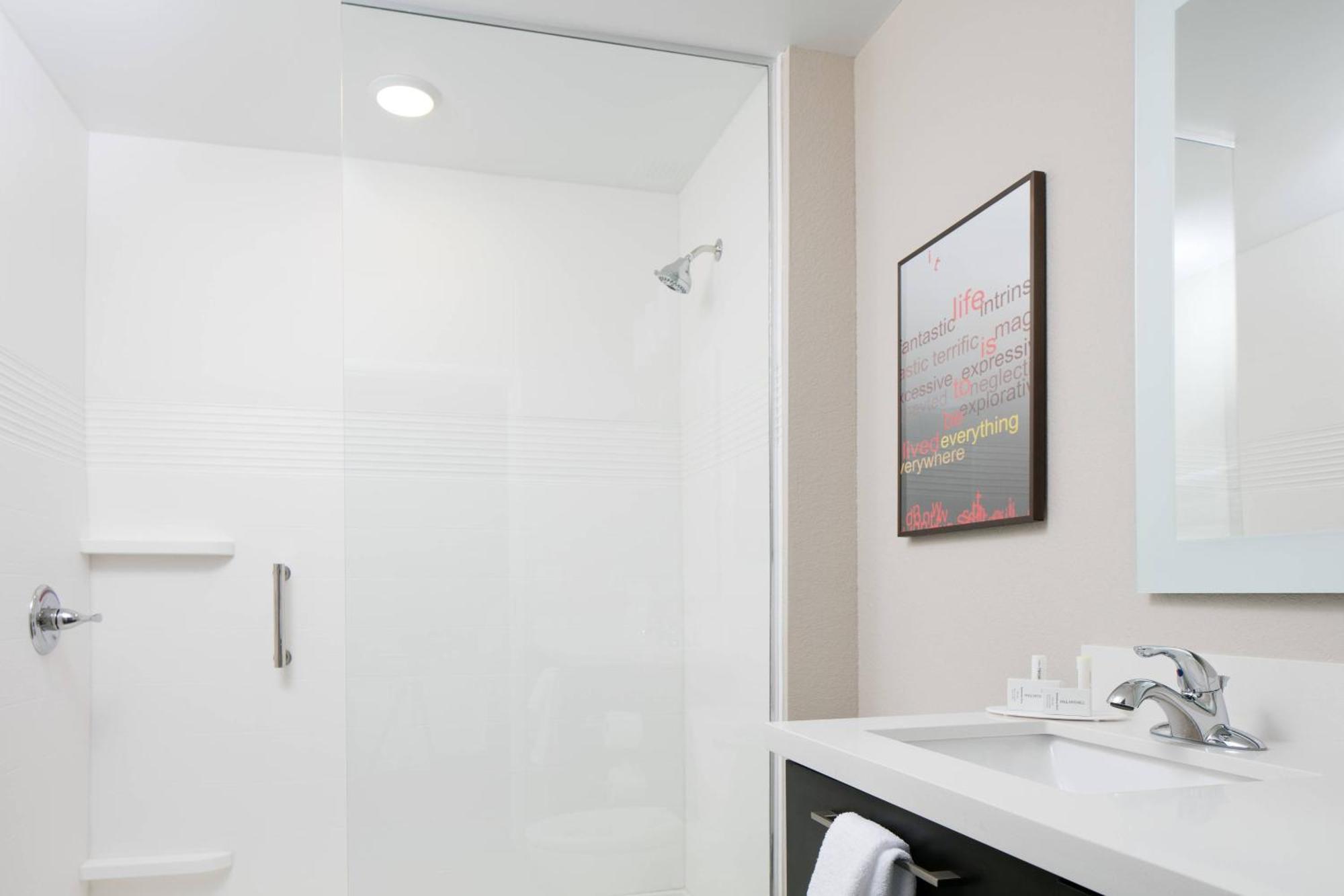 Towneplace Suites By Marriott Kansas City Airport Экстерьер фото