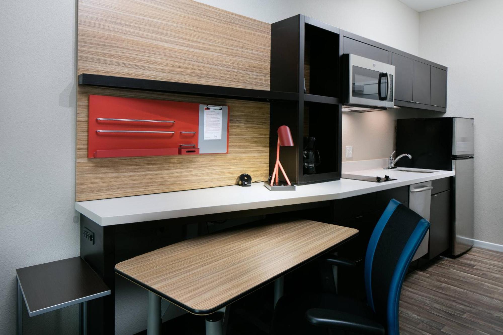 Towneplace Suites By Marriott Kansas City Airport Экстерьер фото