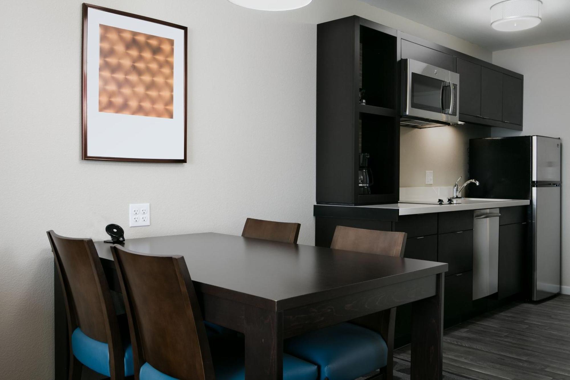 Towneplace Suites By Marriott Kansas City Airport Экстерьер фото