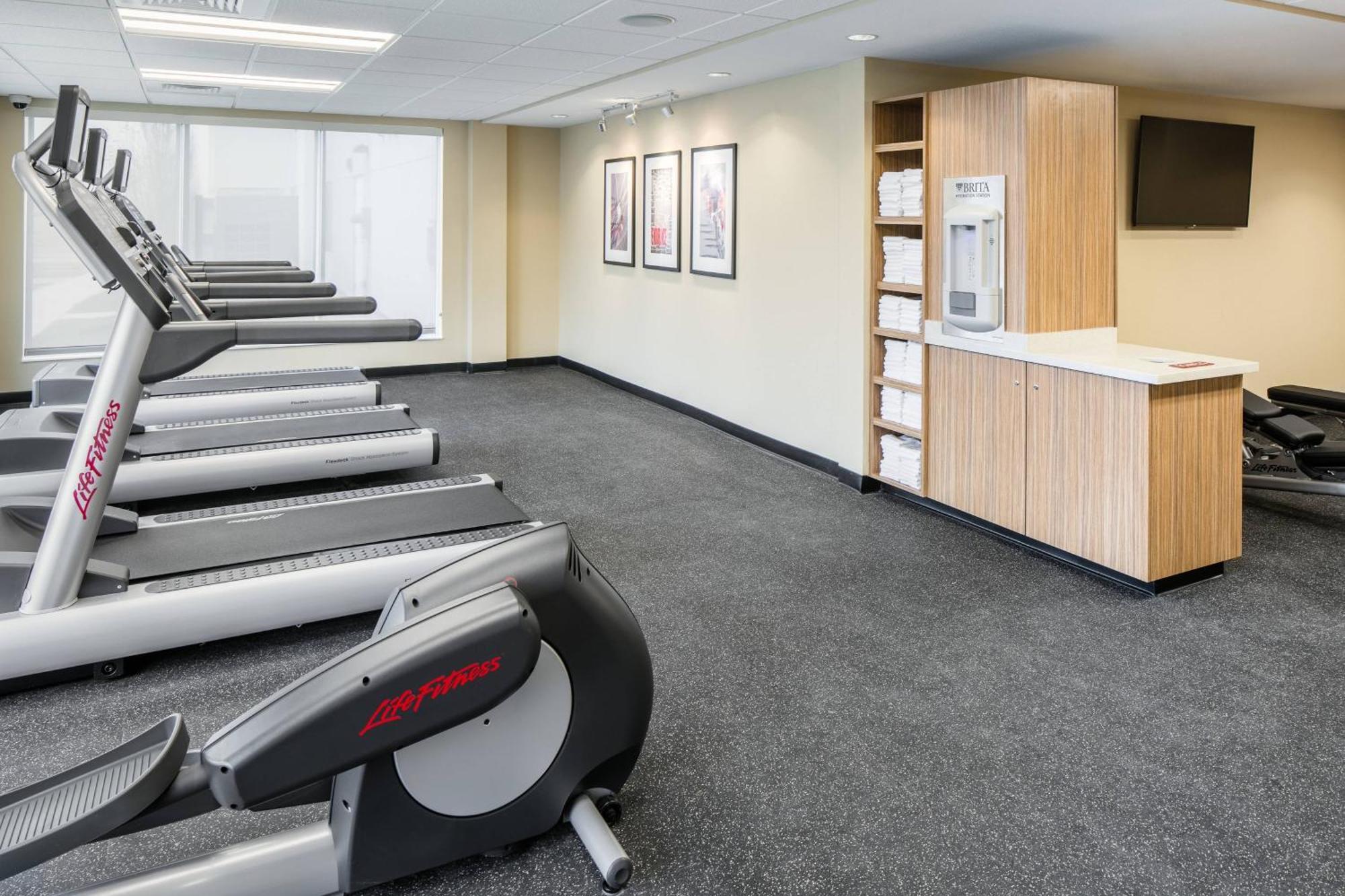 Towneplace Suites By Marriott Kansas City Airport Экстерьер фото