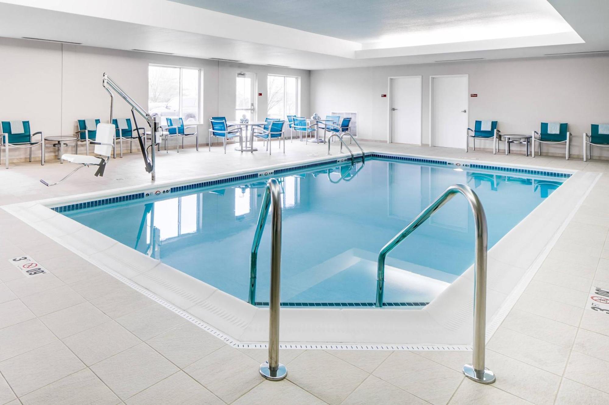 Towneplace Suites By Marriott Kansas City Airport Экстерьер фото