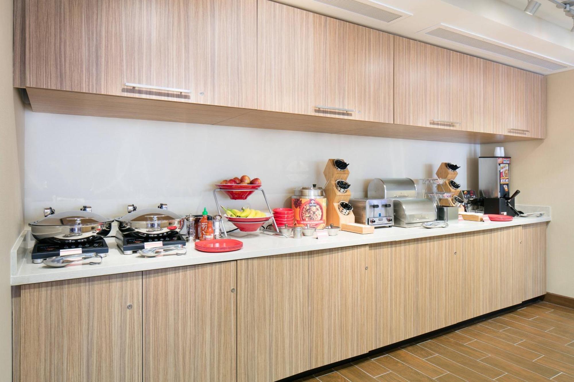 Towneplace Suites By Marriott Kansas City Airport Экстерьер фото