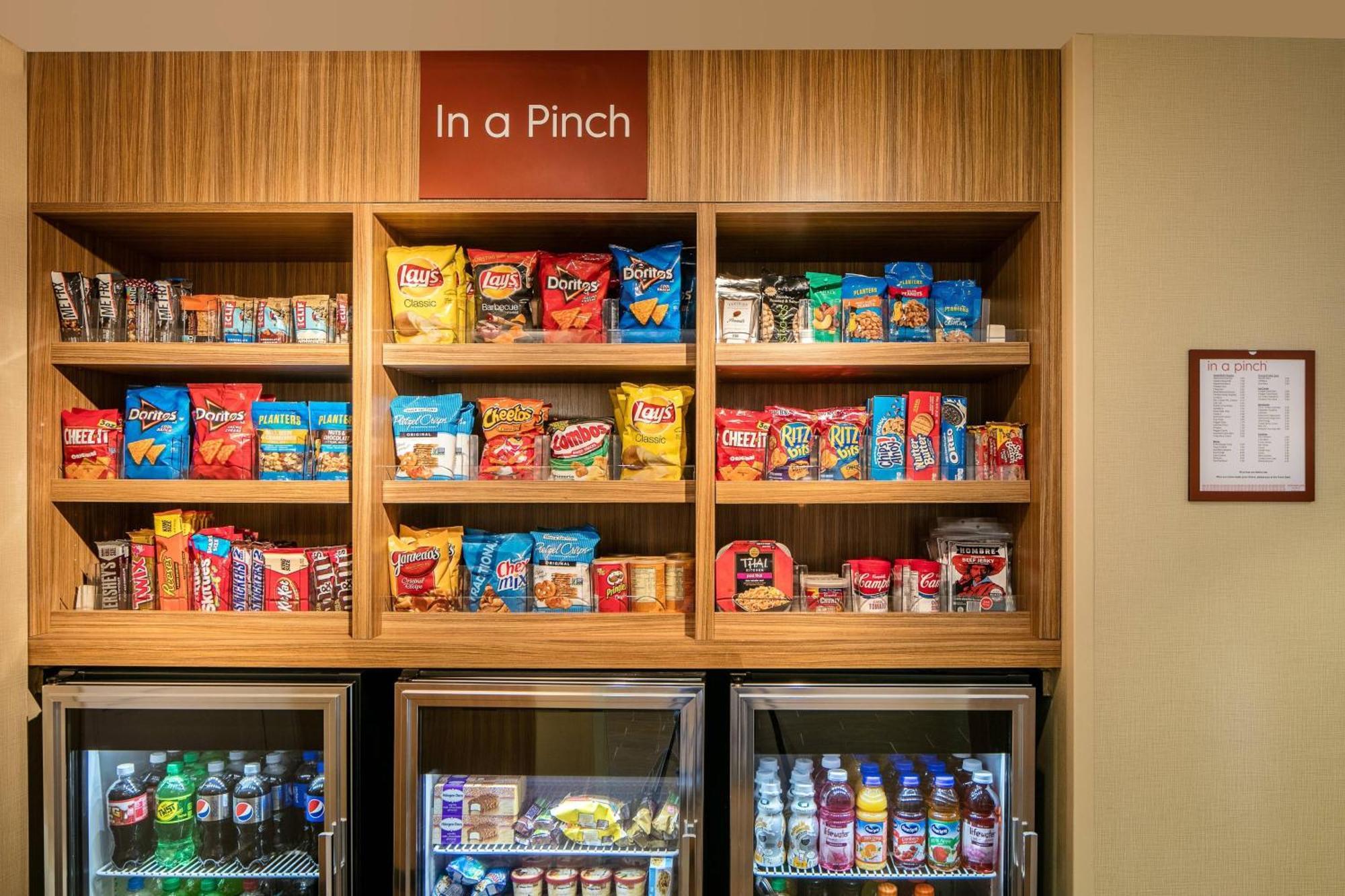 Towneplace Suites By Marriott Kansas City Airport Экстерьер фото