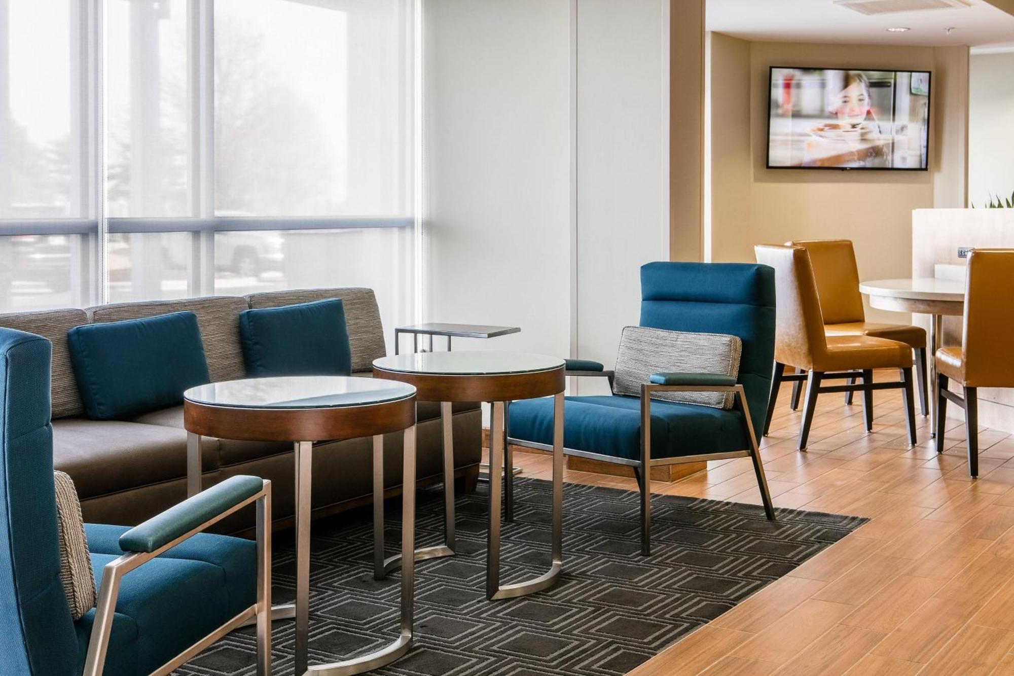 Towneplace Suites By Marriott Kansas City Airport Экстерьер фото