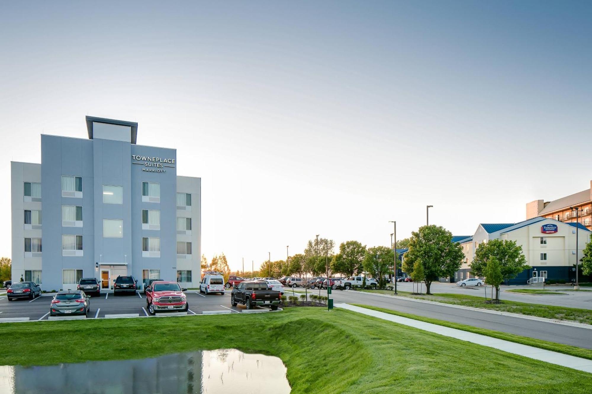 Towneplace Suites By Marriott Kansas City Airport Экстерьер фото
