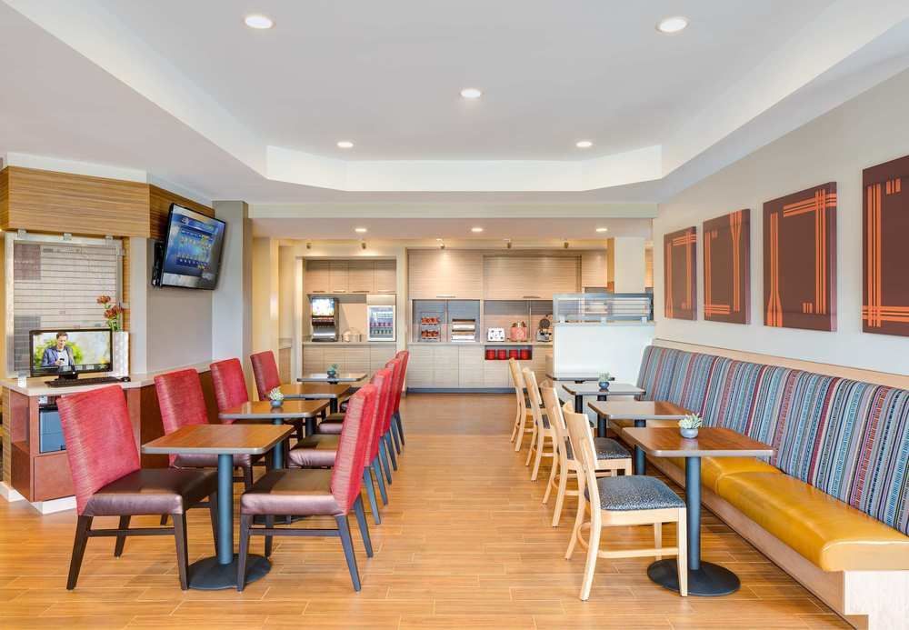 Towneplace Suites By Marriott Kansas City Airport Экстерьер фото
