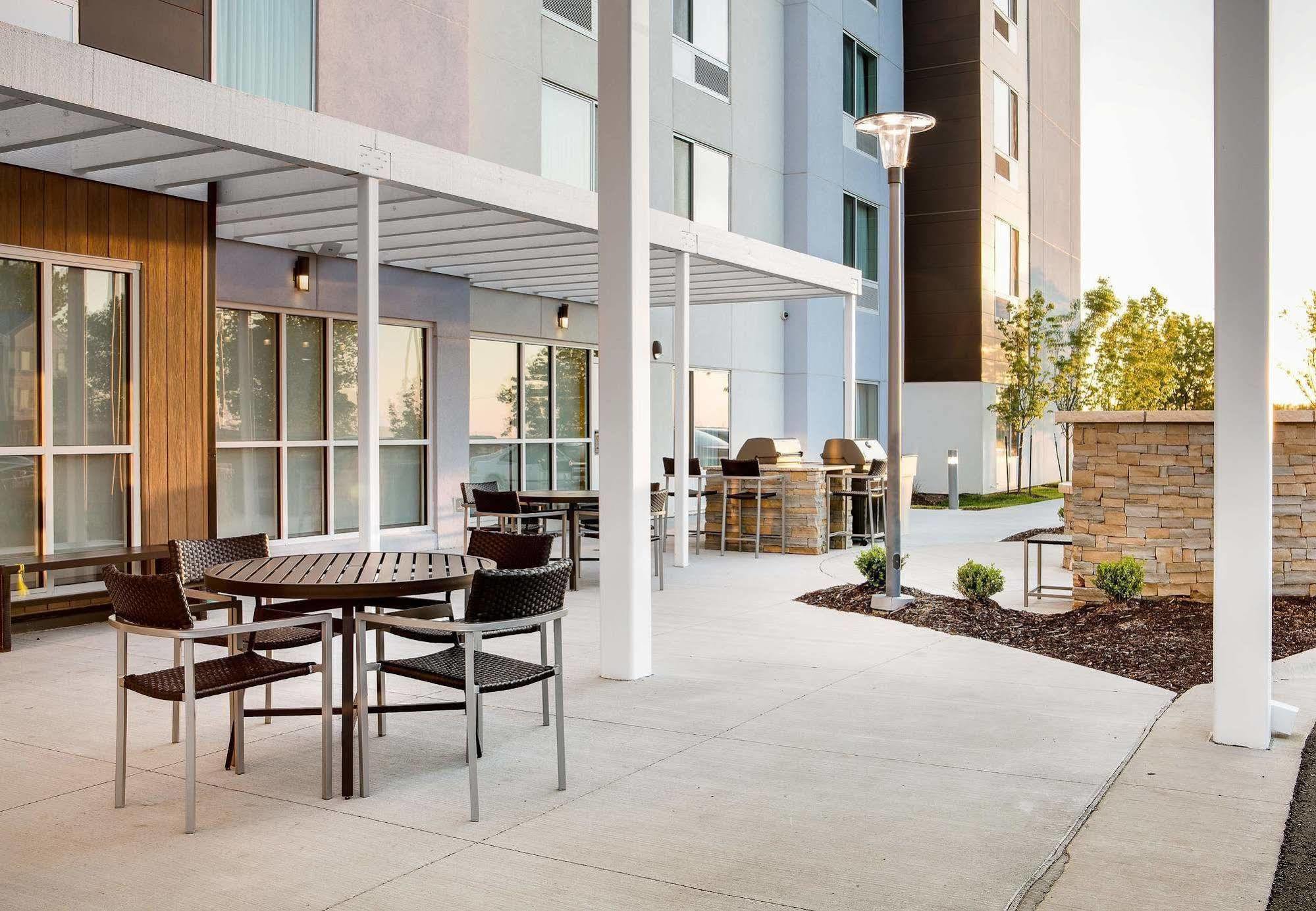 Towneplace Suites By Marriott Kansas City Airport Экстерьер фото